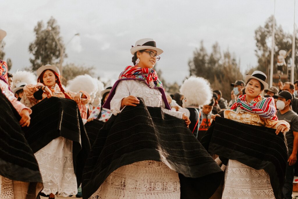 Equador-Traditional-Clothing