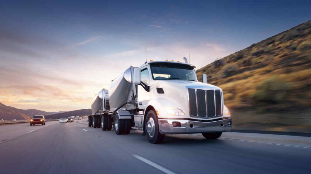 The Benefits of Working For Established Trucking Companies