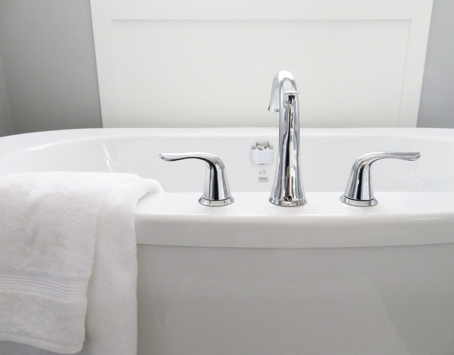 Different-Types-of-Bathtub-Faucets