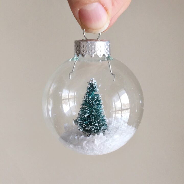 Plastic-Christmas-Ball-Ornament-Craft